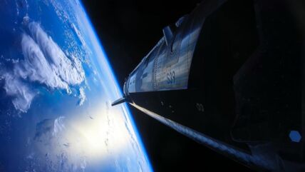 Slika Starship rakete u orbiti