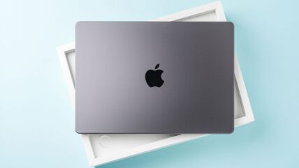 Novi MacBook u kutiji