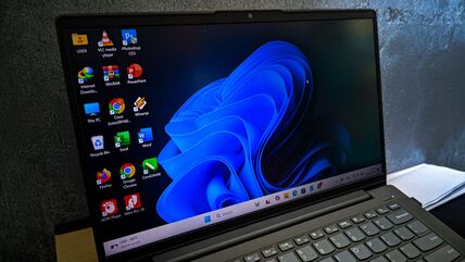 Windows 11 na ekranu laptopa