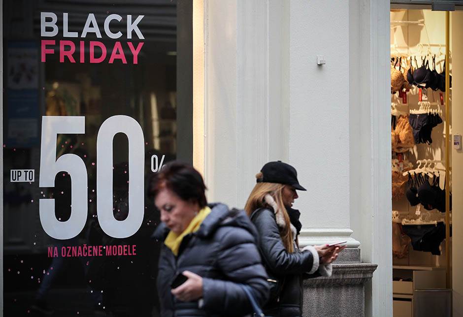 šta je crni petak kupovina onlajn popusti sajber ponedeljak akcije kako kupiti na internetu bezbedno