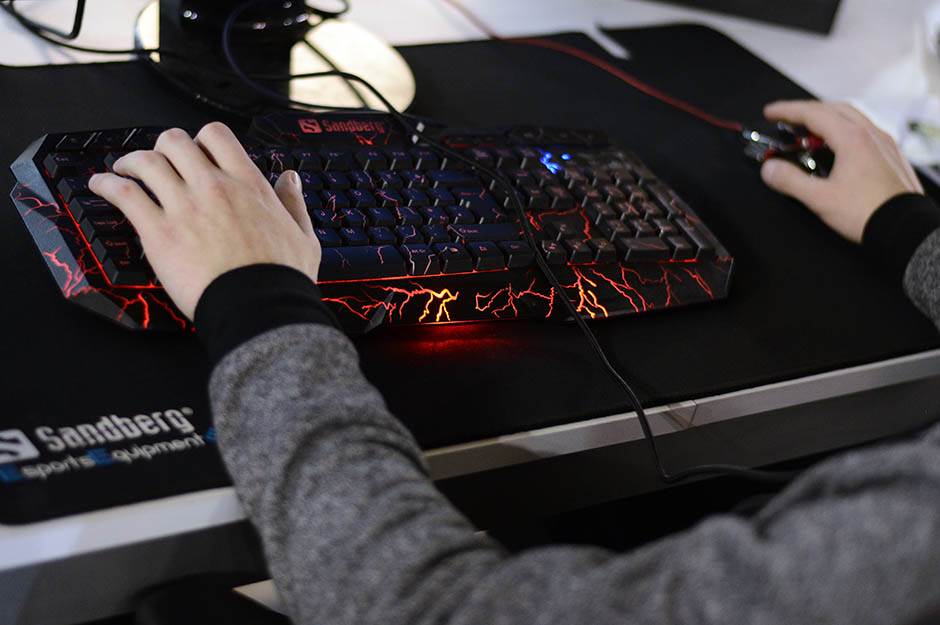 precica tastatura skrolovanje razmaknica shift kako brzo skrolovati internet keyboard space shift