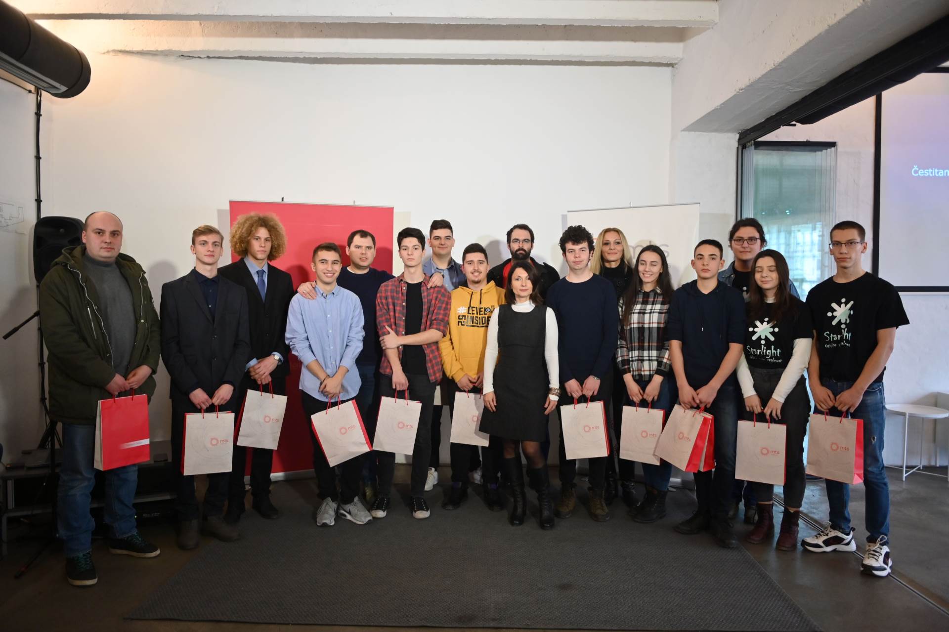 VEĆ DECENIJU POMAŽU NADARENIM SREDNJOŠKOLCIMA: Raspisan je novi mts app konkurs - prijavite svoje aplikacije (FOTO)