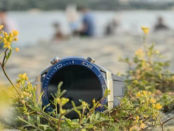 Huawei Watch Ultimate sat.jpg