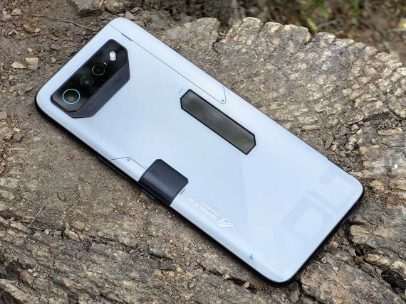 ASUS ROG Phone 7 Ultimate telefon za gejmere