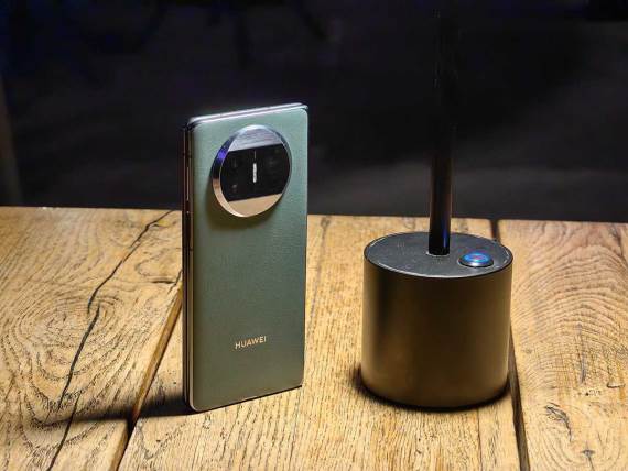 Huawei Mate X3 savitljivi telefon