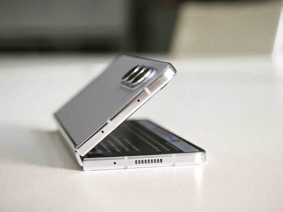 Samsung Galaxy Z Fold 5 dizajn 4.jpg