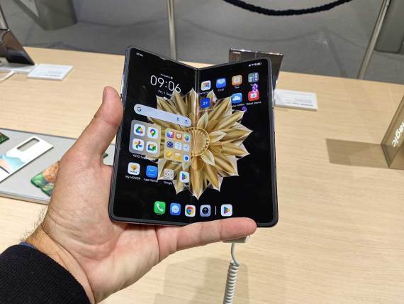 HONOR Magic V2 25.jpg