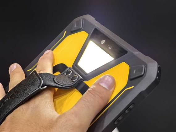 Ulefone Armor Pad 2 traka i lampa