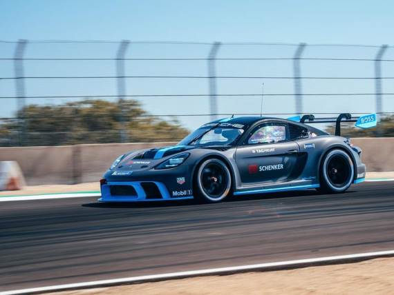 Porsche GT4 e-Performance, Električni automobil