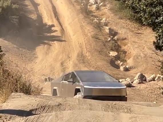 Tesla Cybertuck, off-road vožnja