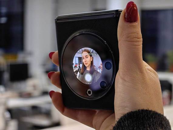 TECNO Phantom V Flip 5G selfi glavnom kamerom