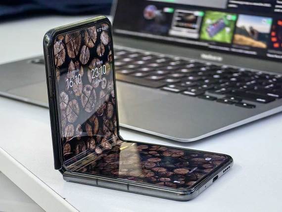 TECNO Phantom V Flip 5G dizajn