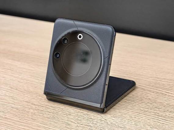 TECNO Phantom V Flip 5G