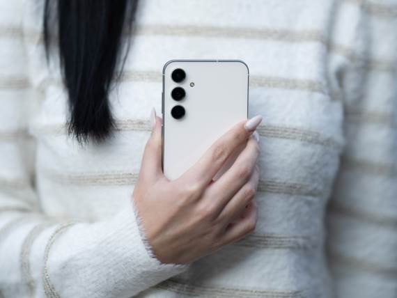 Samsung Galaxy S23 FE _ Foto Uroš Arsić (6).jpg