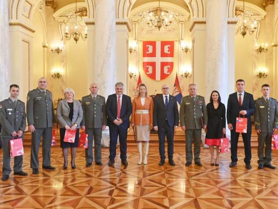 Ministarstvo odbrane _ Vojska Srbije _ Telekom Srbija _ jeftinije usluge mobilne telefonije _ Foto Ministarstvo odbrane (5).jpg