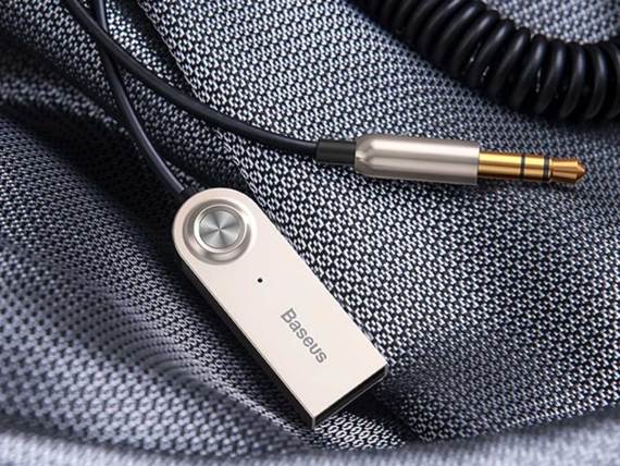 Bluetooth adapter za automobil