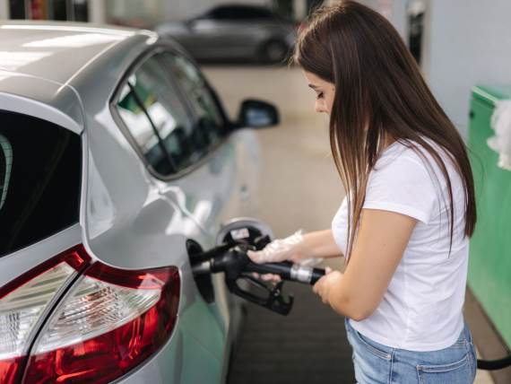 benzin _ gorivo _ sipanje goriva _ Foto Shutterstock Studio113.jpg