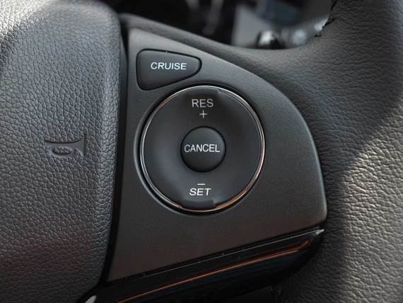 Kontrole tempomata na volanu