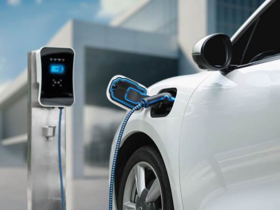 Električni automobil _ punjenje baterija _ punjač _ Foto Shutterstock (2).jpg