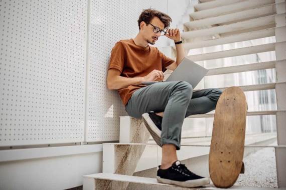 Kome je namenjen ASUS Zenbook S 16 UM5606