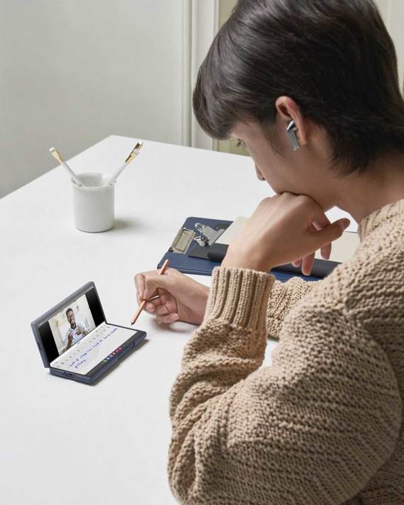 Galaxy Z Fold6 Lifestyle