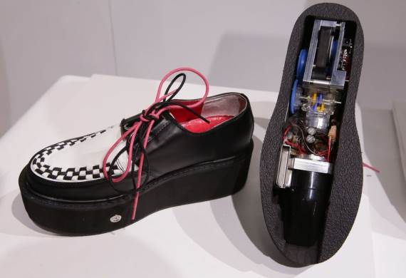 Cipele usisvači _ Foto YT CNET.jpg