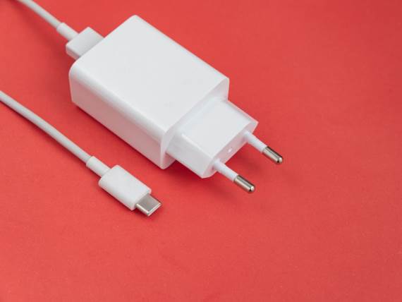 Punjač za telefon _ Foto Shutterstock.jpg