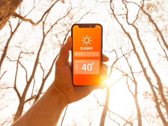 Telefon _ vrućina _ visoka temperatura _ Foto Shutterstock (2).jpg