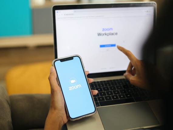 Zoom _ poziv _ video konferencija _ Foto Shutterstock (2).jpg