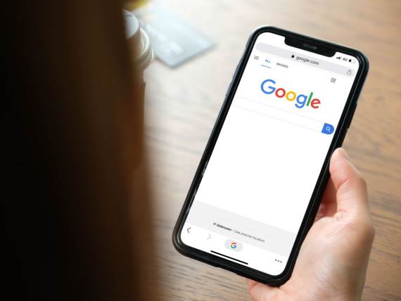 Google Search _ Pametni telefon _ Android _ Foto Shutterstock.jpg