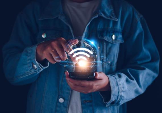 WiFi _ Wi-Fi _ telefon _ internet _ Foto Shutterstock.jpg