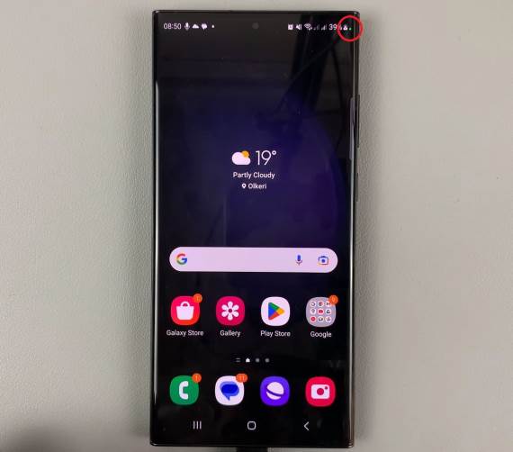 Telefon _ zelena lampica _ Foto YouTube WebPro Education.jpg