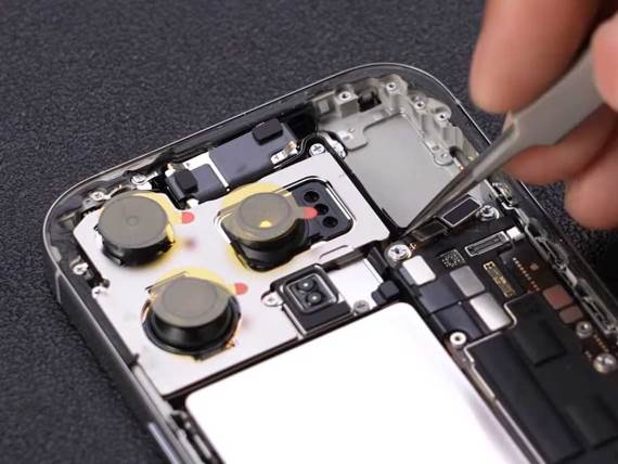 iPhone 16 Pro rasklapanje