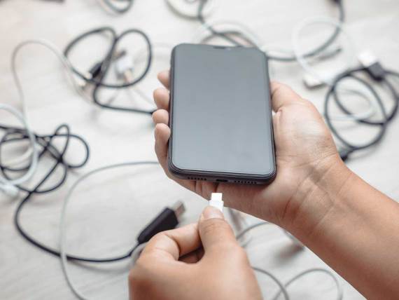 Punjenje baterije telefona