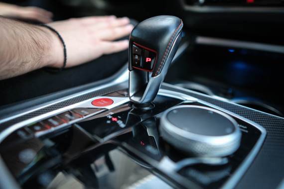 BMW XM kontrole i menjač