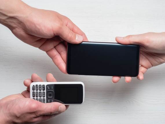 Stari telefon _ novi telefon _ Foto Shutterstock (2).jpg