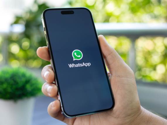 WhatsApp _ pamerni telefon _ Foto Shutterstock.jpg