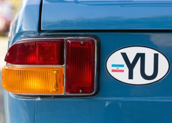 YU oznaka _ Zastava 101 _ Jugoslavija _ Foto Shutterstock.jpg