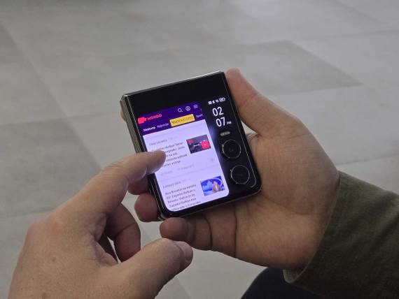 TECNO Phantom V Flip2 recenzija