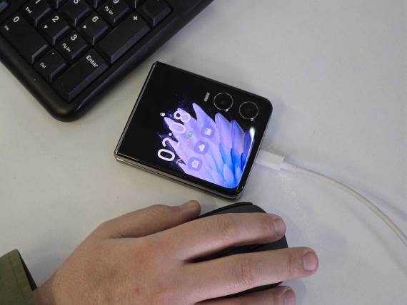 TECNO Phantom V Flip2 baterija i punjenje