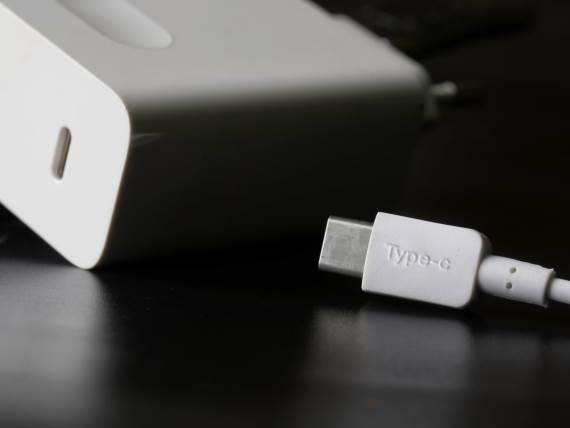 USB-C punjač _ Foto Shutterstock.jpg