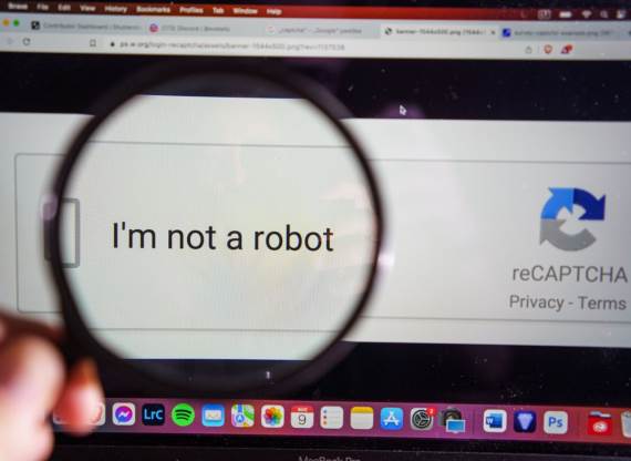 CAPTCHA autentifikacija _ provera identiteta _ Foto Shutterstock.jpg