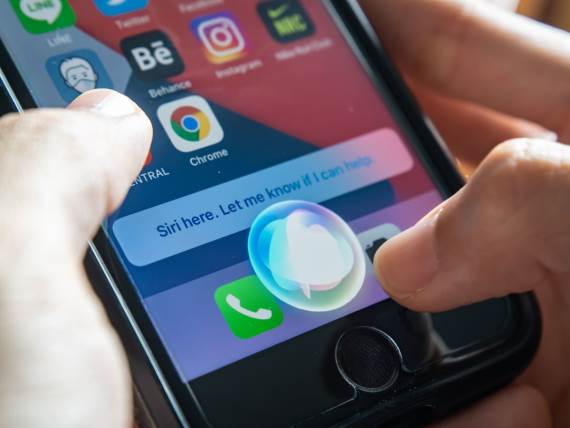 Apple Siri _ AI asistent _ iPhone _ Foto Shutterstock (2).jpg