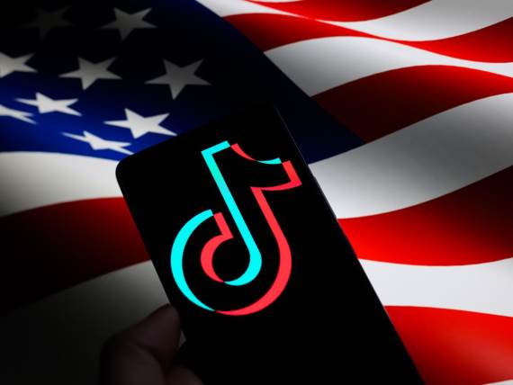 TikTik _ SAD _ Foto Shutterstock (2).jpg