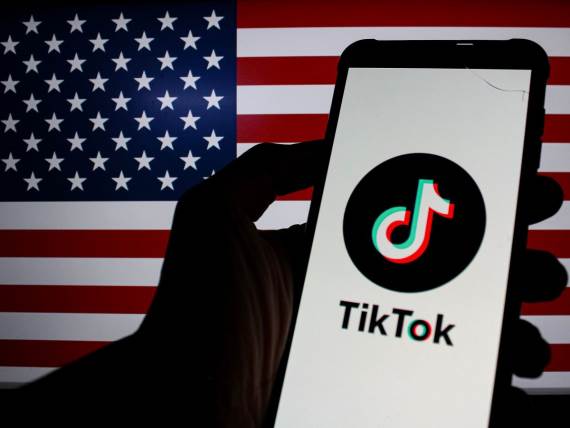 TikTok _ SAD _ Foto Shutterstock.jpg