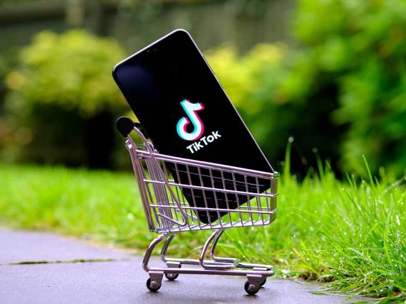 TikTok u kolicima za šoping