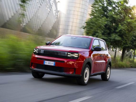 Fiat Grande Panda RED _ Stellantis.jpg