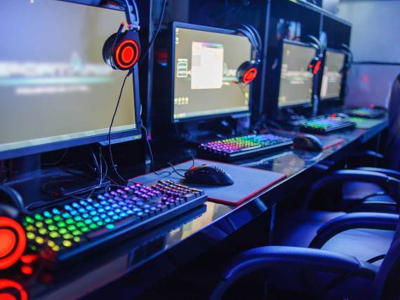 Prazan internet kafe