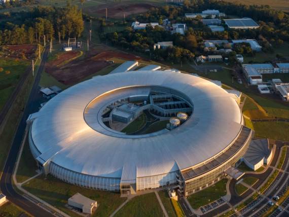 Industrijski akcelerator čestica _ sinhrotron _ Foto Shutterstock.jpg