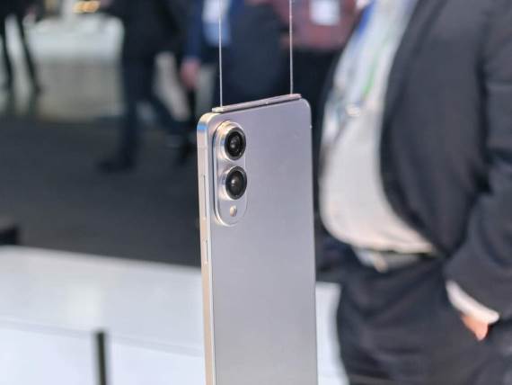 Samsung Galaxy S25 Edge MWC 2025 uživo slika 6.jpg